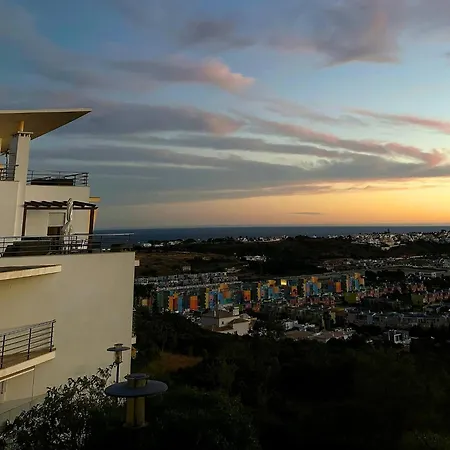 Azure Heaven By Becherish Appartement