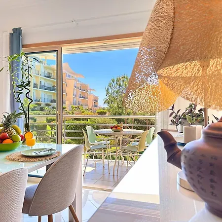 Azure Heaven By Becherish Appartement *